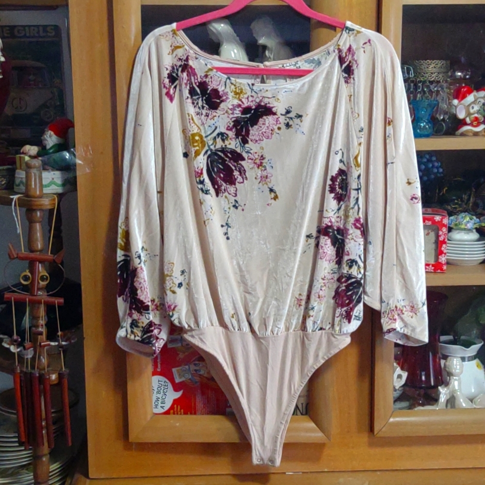 INTIMATELY FREE PEOPLE velvet slouchy slit back stretchy floral body suit S